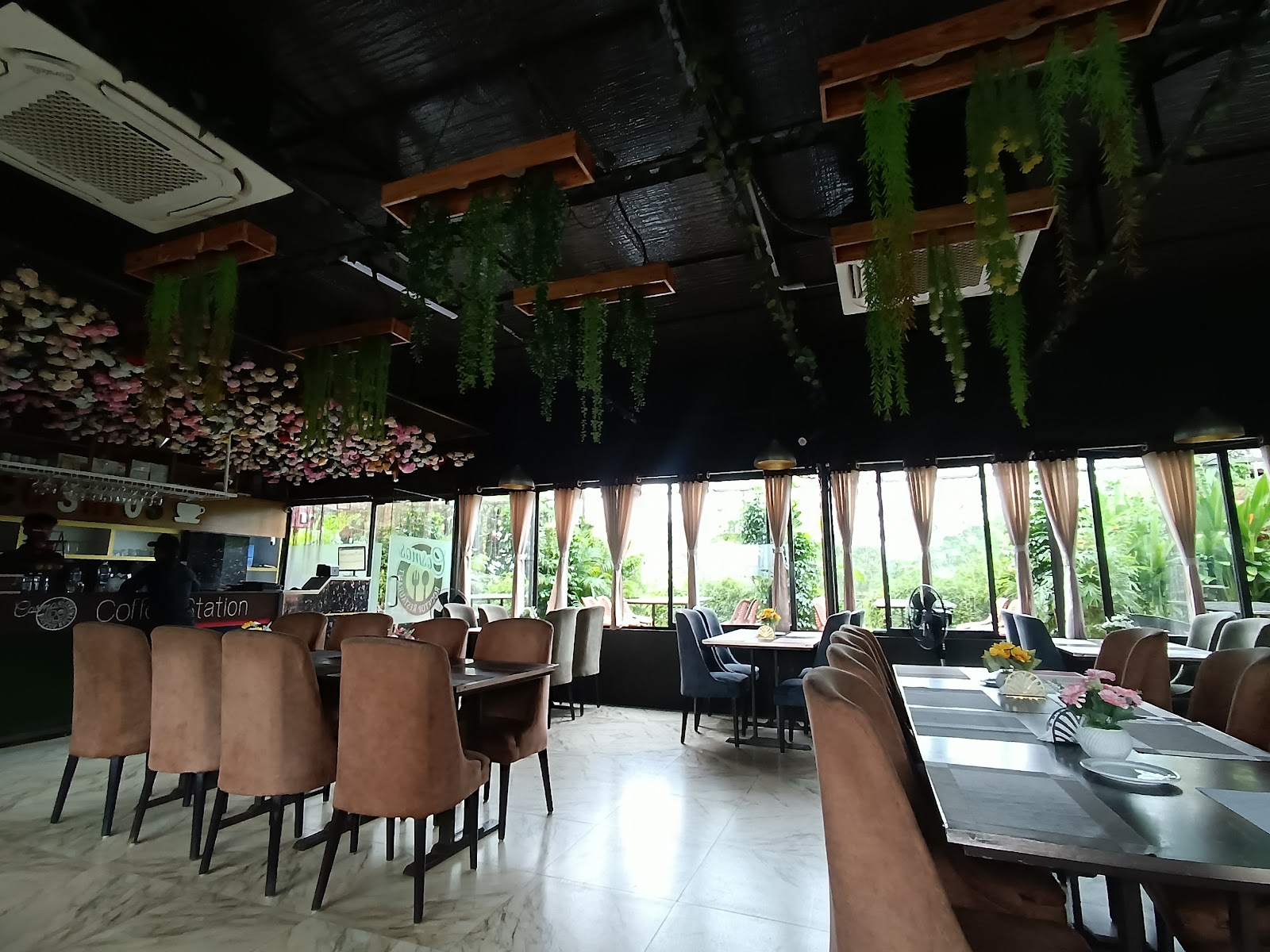 Cosmos rooftop ambience